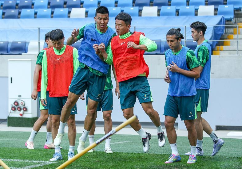 开云登录入口地址-电梯战神替补行 国安续约36岁老腰看不懂 鲤鱼再混1年 新外援呢？