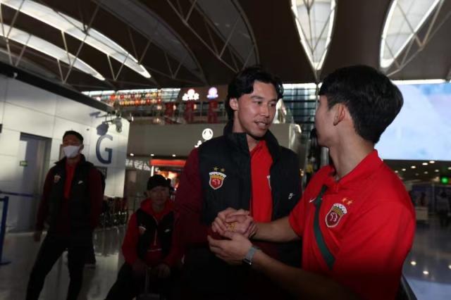 开云电子-海港开启西行冬训穆帅提前动身 内援引进尚未关门